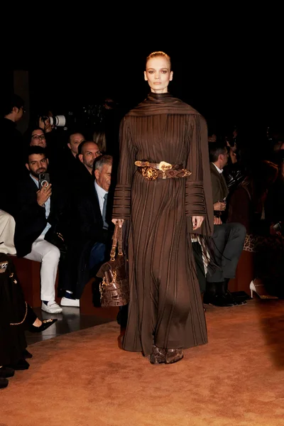 Look 10